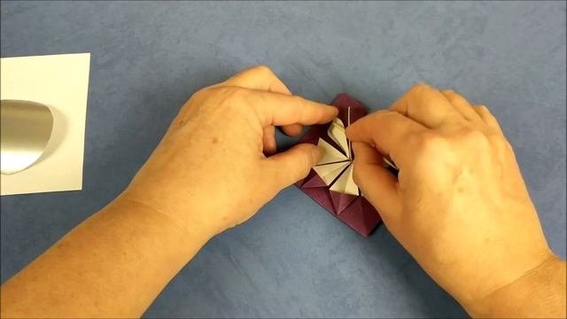Медаль из бумаги оригами  Origami paper medal  折り紙メダル