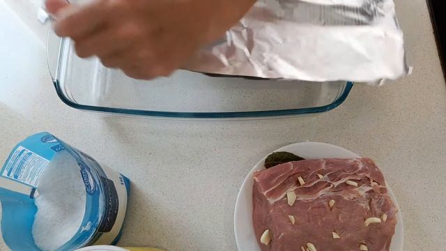 Буженина? приготовленная классическим способом из антрекота? свинины Нежная,сочная,просто вкусная.