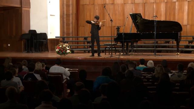 12 F  Krajsler Recitativ i skerco za solo violinu