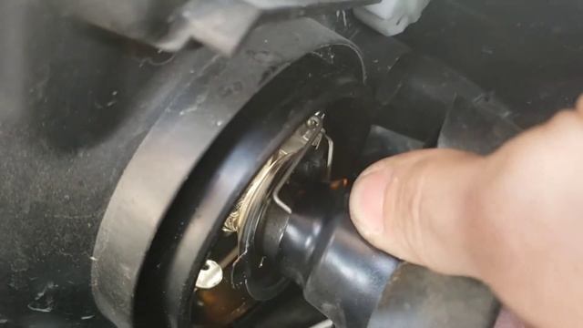 2015 Toyota yaris how to change a headlight bulb