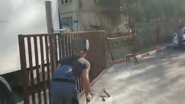 Установка каркаса откатных ворот из профтрубы