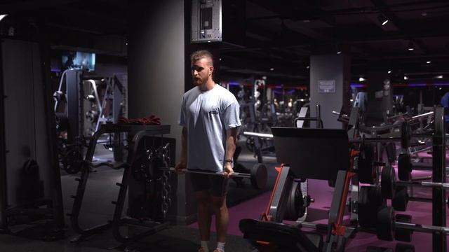 Standing barbell curls  Сгибания штанги на бицепс стоя