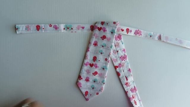 How to re-tie a childs two-piece tie