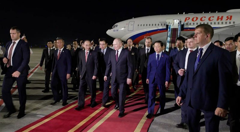 Путин прибыл с государственным визитом во Вьетнам