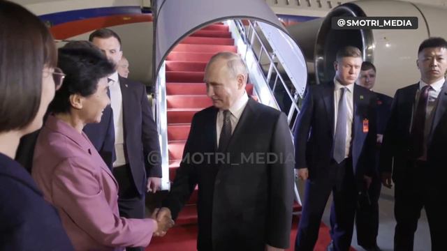 Кадры прибытия Владимира Путина в Харбин в рамках официального визита в Китай.