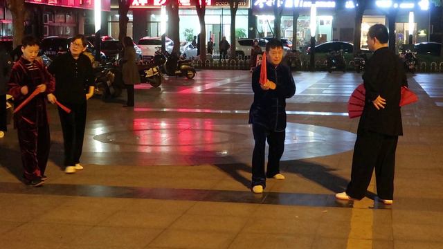 Тайцзицюань с веером - китайская гимнастика