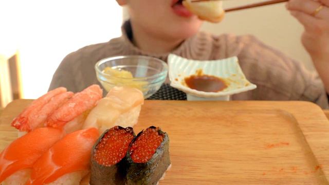 ASMR MUKBANG | SUSHI & SUSHI ROLLS PLATTER IN SAPPORO, JAPAN | English subs | Eating Sounds