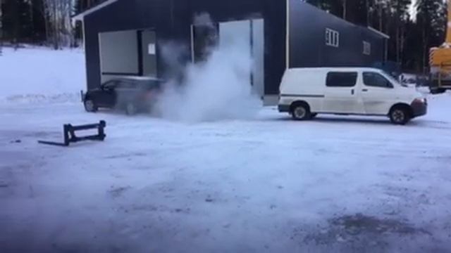 Toyota Hiace 4x4 VS Audi Q7