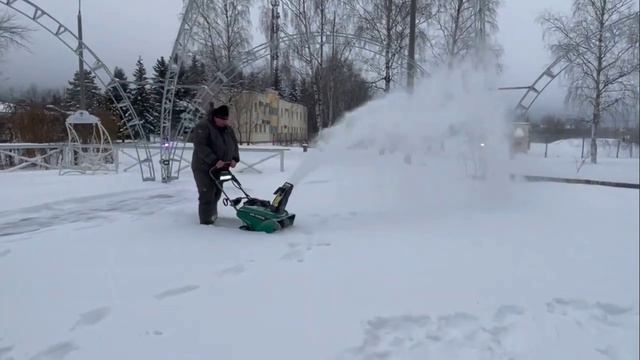 Снегоуборщик для твердых покрытий