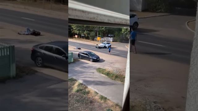 В Ямном Рамонского района автомобиль снес мотоцикл. Парень выжил.