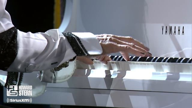 Steven Tyler, Slash, and Train “Dream On” at the Howard Stern Birthday Bash (2014)