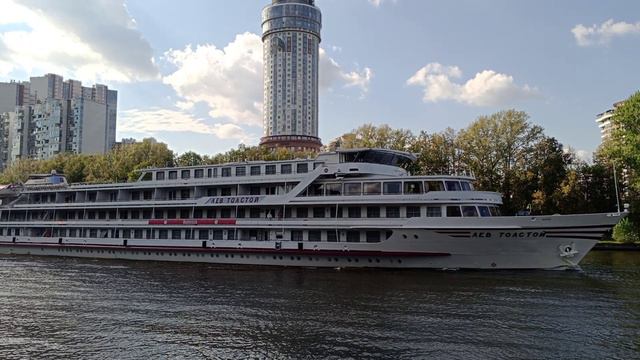 Химки, канал им. Москвы, теплоход "Лев Толстой"