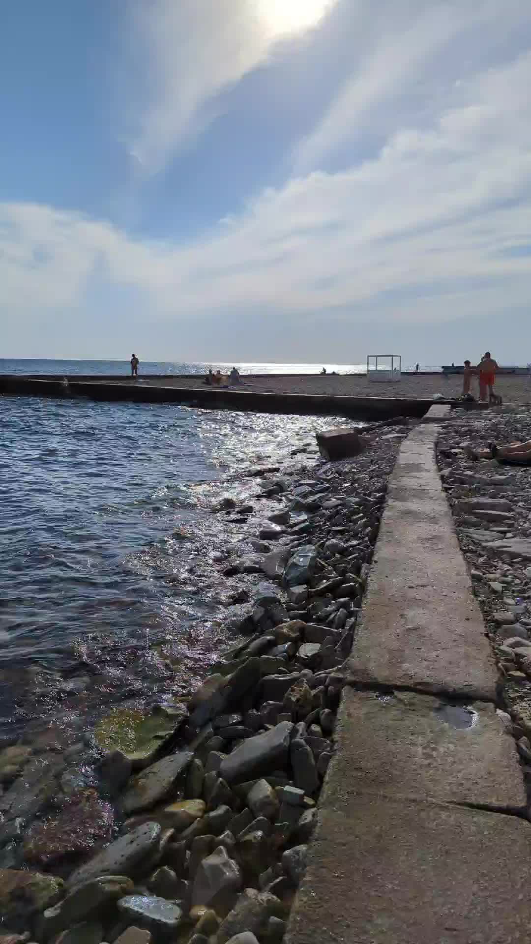 Тонкий мыс, Геленджик, северный ветер, вода прохладная, прозрачная, 19 сентября 2024 г.