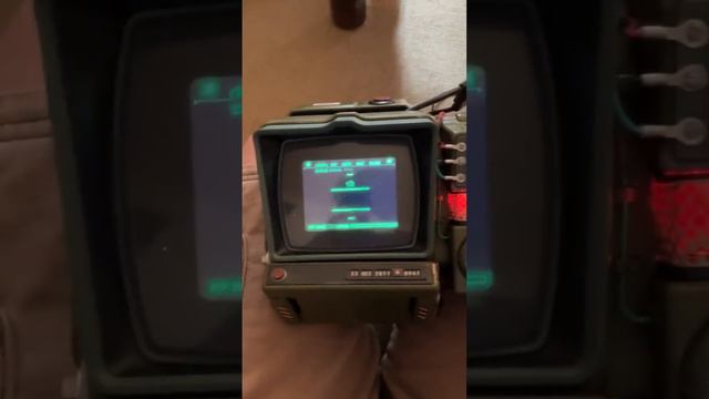 Чувак сделал полностью функционирующий Pip-Boy из Fallout 76.