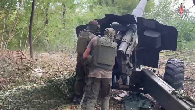 Расчеты гаубиц Д-20 уничтожили скопление живой силы и полевой склад боеприпасов