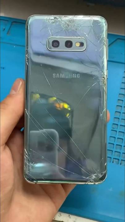 100% Samsung S10e