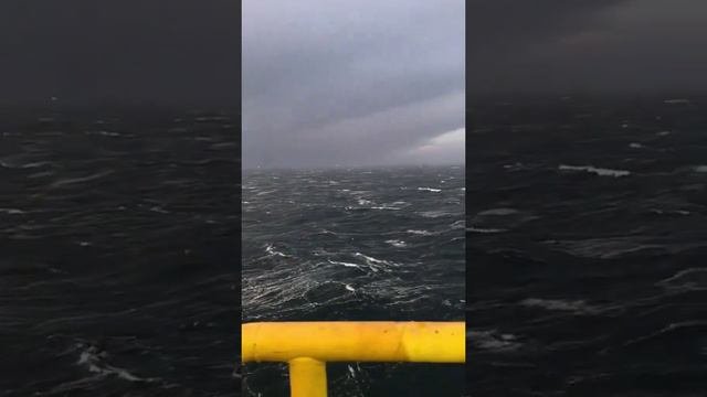 Как они вообще это установили посреди гребаного океана...