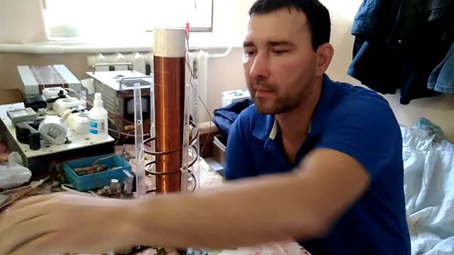 Катушка Тесла качер Бровина с лампочкой