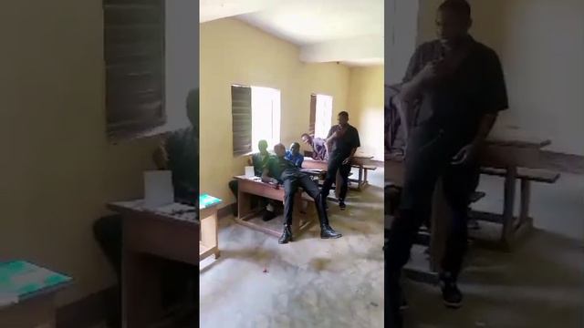 Школа сегодня...
(L'école aujourd'hui)