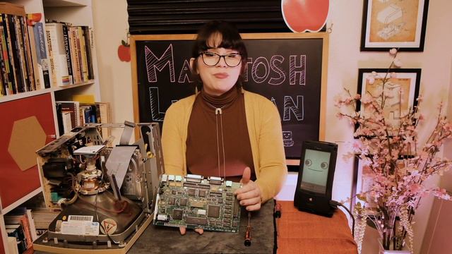 Apple’s Macintosh Classic -  Retro Computer Hardware Overview and Review