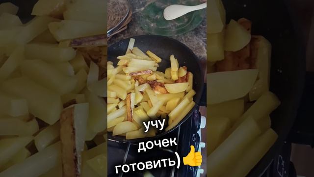 учу дочек готовить 😊😊