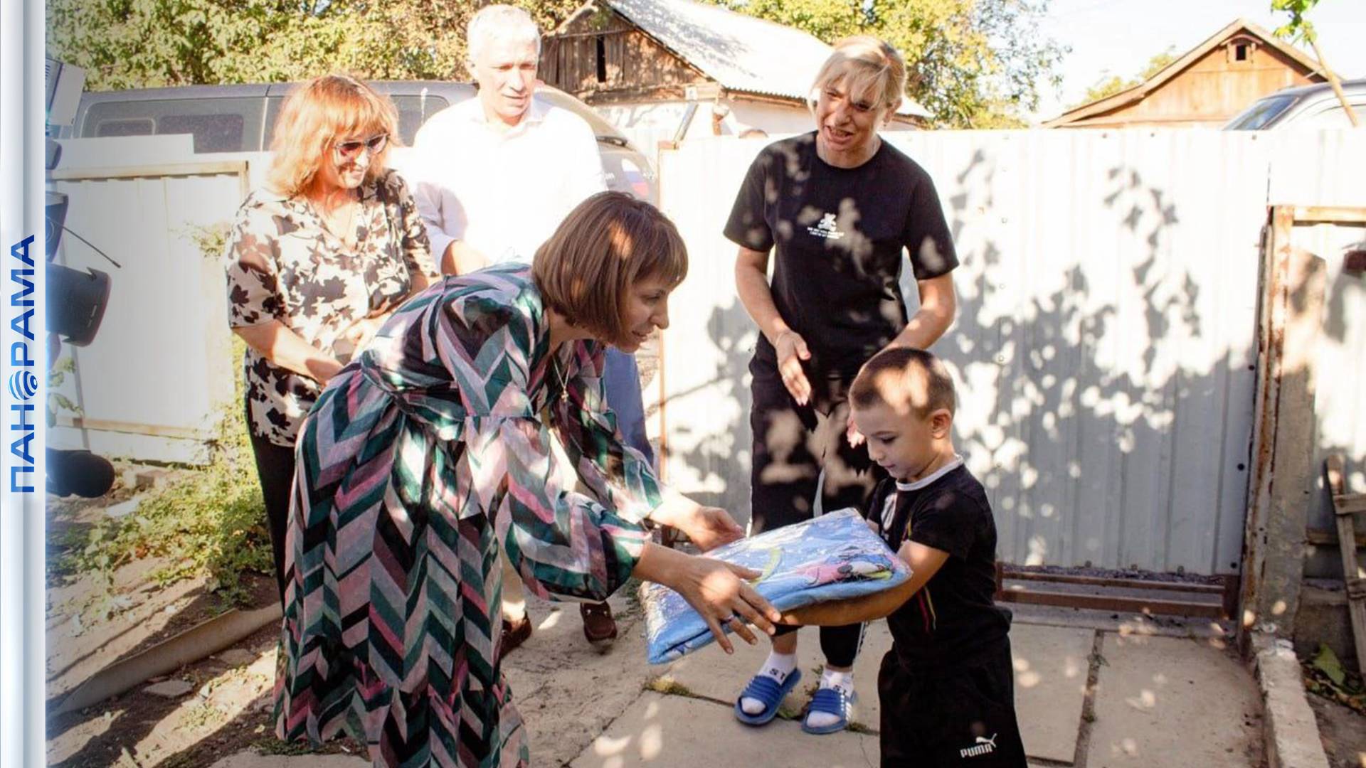 Советник Главы ДНР по правам ребёнка и представители ямальского фонда посетили нуждающиеся семьи