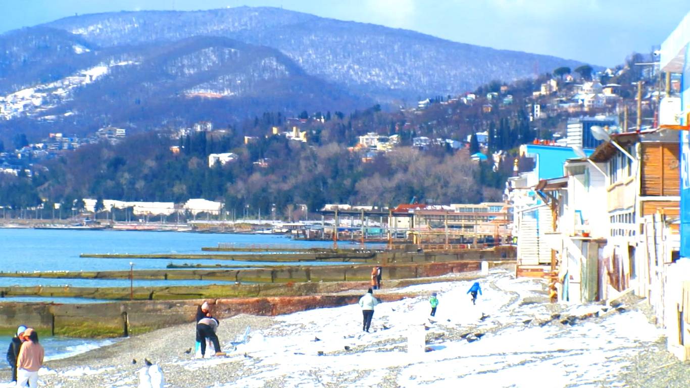 Адлер | Снеговики на пляжах