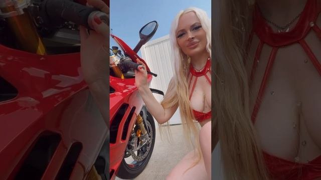 Мото Катя Алмаз #katyaalmaz #motogirl #biker #dance #motokatya #мотокатя #катяалмаз