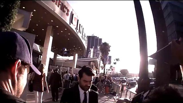 ron livingston signing autographs at the conjuring premiere 7 15 13