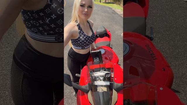 Мото Катя Алмаз #katyaalmaz #motogirl #biker #dance #motokatya #мотокатя #катяалмаз