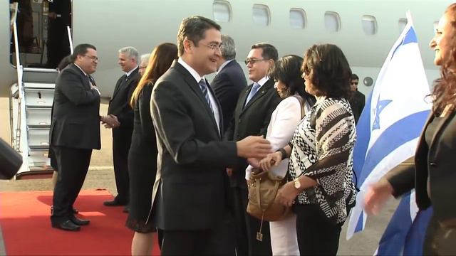 PRESIDENTE  JUAN ORLANDO HERNÁNDEZ   A SU LLEGADA  ISRAEL