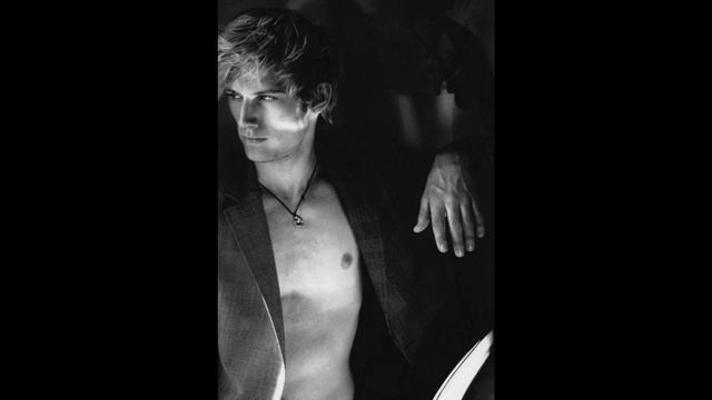 Alex Pettyfer - Toxic (Glee cover version)