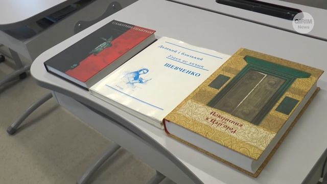 Оксана Левкова подарувала книги до бібліотеки школи "Birlik"