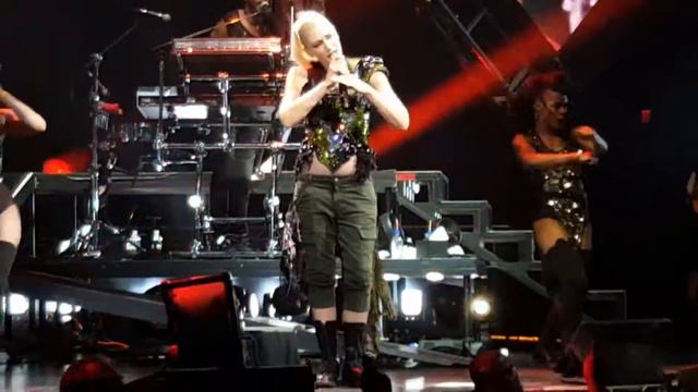 Gwen Stefani - Holla Back Girl - Live in Tampa