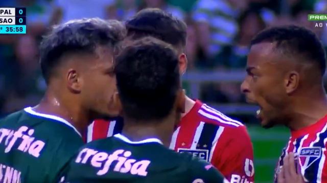 TRETA ENTRE GABRIEL MENINO E CALLERI - PALMEIRAS 0X0 SÃO PAULO