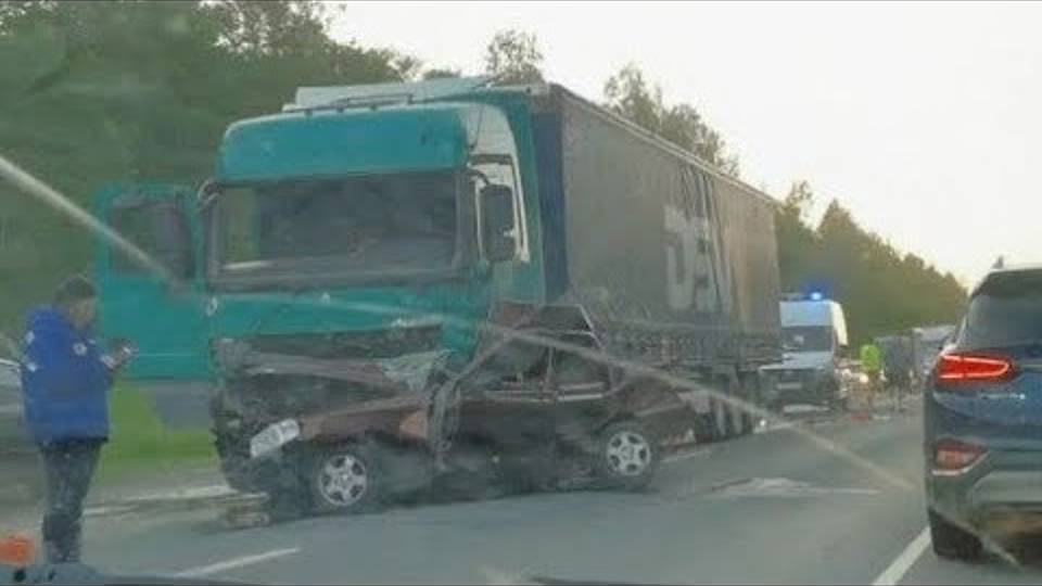 «При обгоне оказались под фурой». Трое мужчин погибли в ДТП в Тульской области.