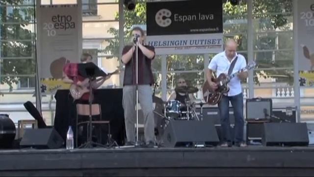 Maisteri T. & Lihan Tie-"Meen Rokkaamaan"