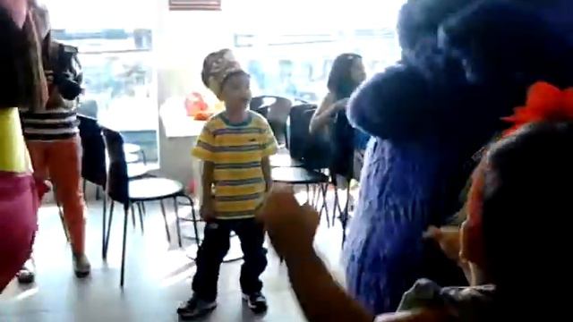 Birdie & Grimace goes Gangnam