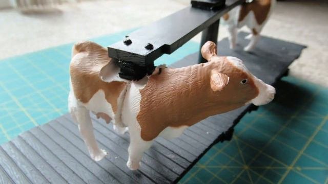 Garden Railroad Fun - Almost Anatomically Correct Cows For The Bachmann Cattle Car - With Sound.