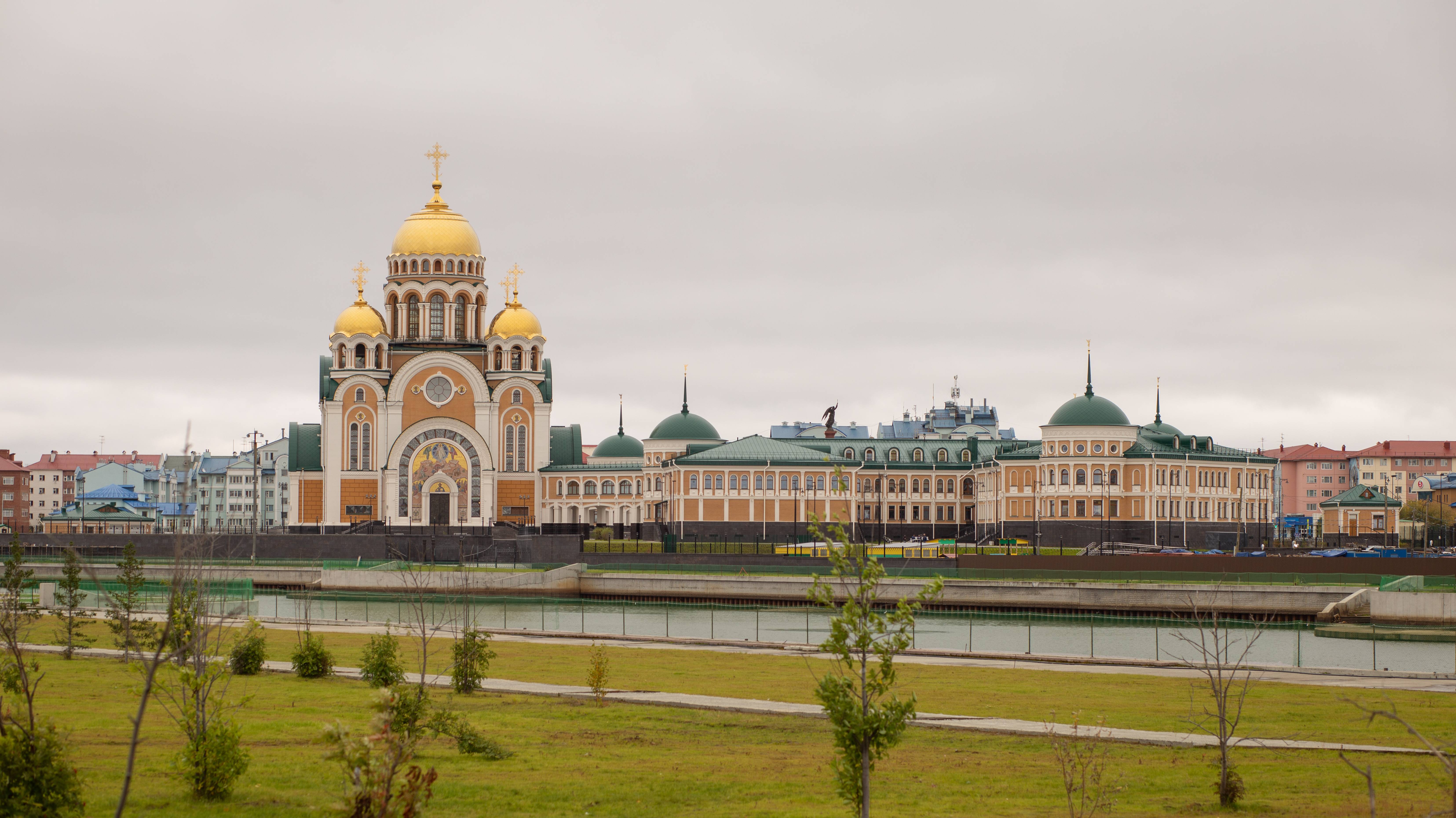 Колокольный звон на великое Освящение Перображенского собора Салехард