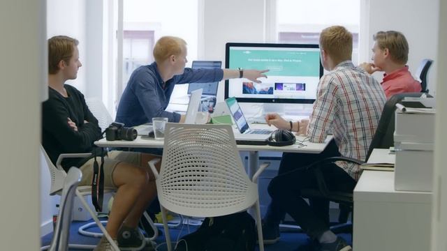 To tidligere BI-studenter presenterer: Eplehjelp