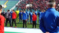 Левскарите пеят "Мила Родино" преди началото на мача