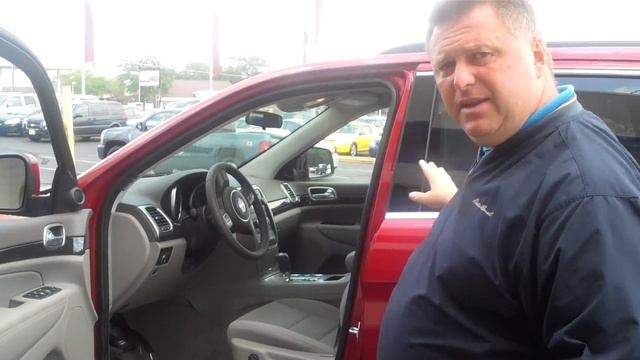 44890 - "2011 Jeep Grand Cherokee Walkaround Competition" - Kurt Greissing