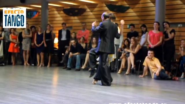 Marcelo Varela and Analia Vega dance on the milong