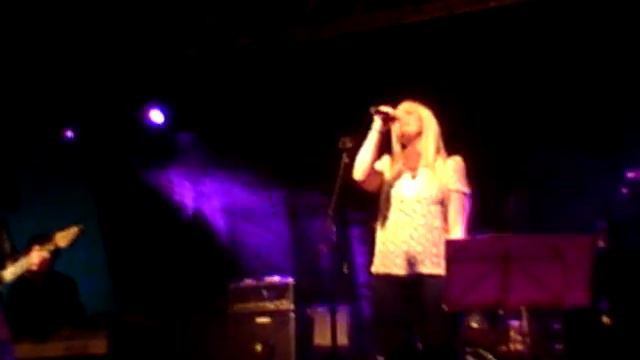 Evi syngur "Silver threads" á Countryfestivalinum 2012