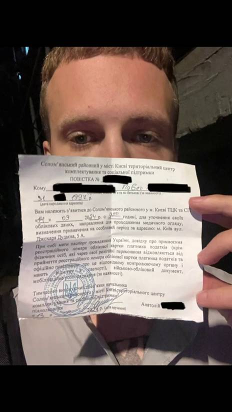 Известный украинский блогер Паша Бумчик сбежал в Румынию от Могилизации горами.
