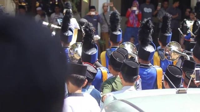 Suasana Drum Band Di Depan Kediaman Almarhum KH Sahal Mahfudz Kajenan