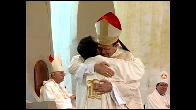Núncio apostólico do Brasil, dom Lorenzo Baldisseri, na posse de dom Anuar Battisti - 24 11 2004