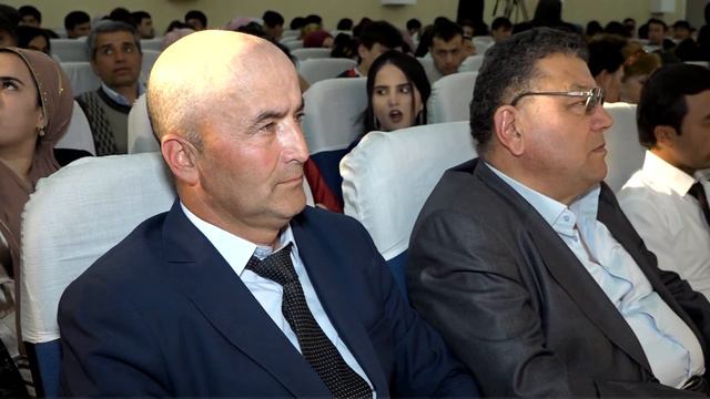 Моҳрухсор Сафиева Ҳунарпешаи шоистаи Ҷумҳурии Тоҷикистон фалаксаро шаби эҷодиашро дар толори ДДФСТ.