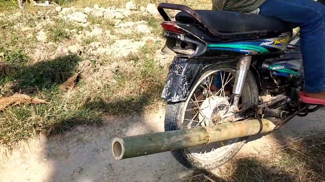 Experimen pakai kenalpot bambu, suaranya mantap, kayak suara motor thailand 😎